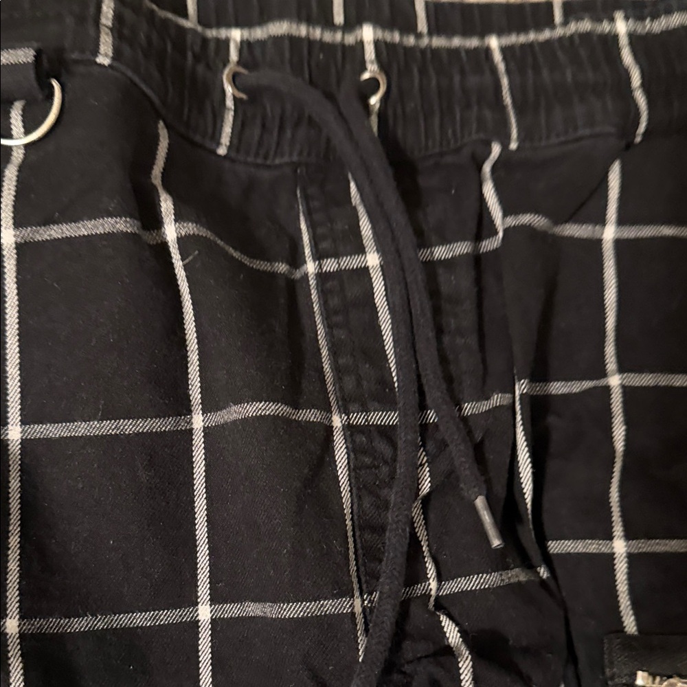 Hot Topic Black and White Grid Cargo Pants - Picture 7 of 8